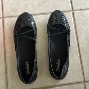 Skechers black snake skin look , nwt